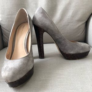 Sole society grey shoe/tortoise shell design heel